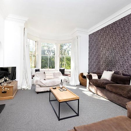 Appartamento Joivy Delightful Flat With Parking Edimburgo Esterno foto