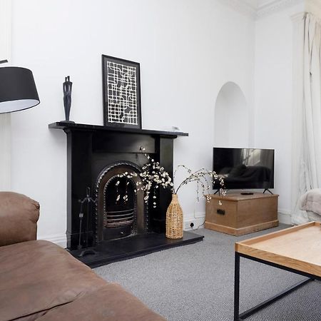 Appartamento Joivy Delightful Flat With Parking Edimburgo Esterno foto