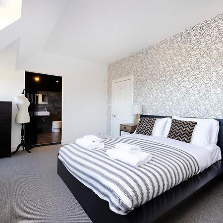 Appartamento Joivy Delightful Flat With Parking Edimburgo Esterno foto