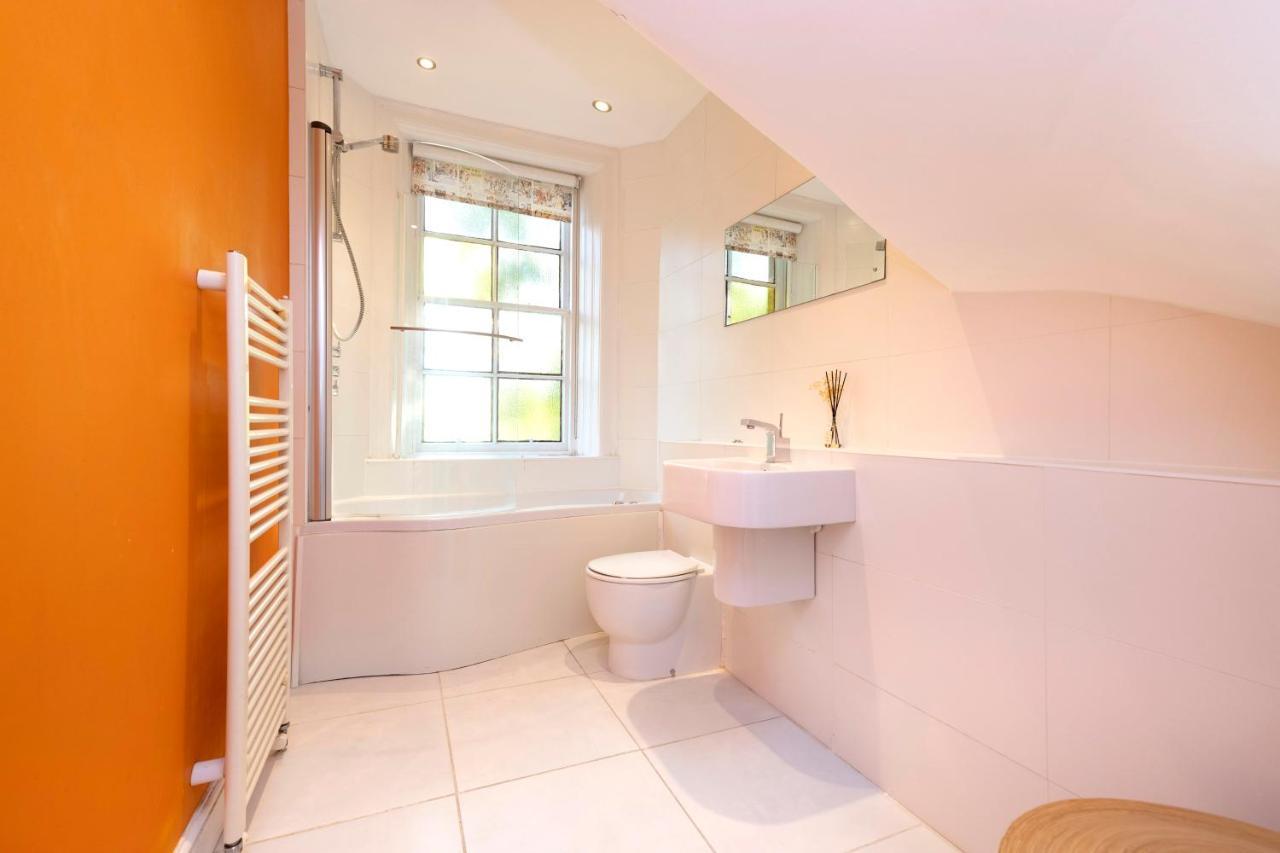 Appartamento Joivy Delightful Flat With Parking Edimburgo Esterno foto