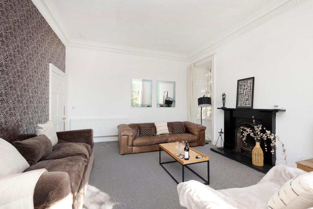 Appartamento Joivy Delightful Flat With Parking Edimburgo Esterno foto