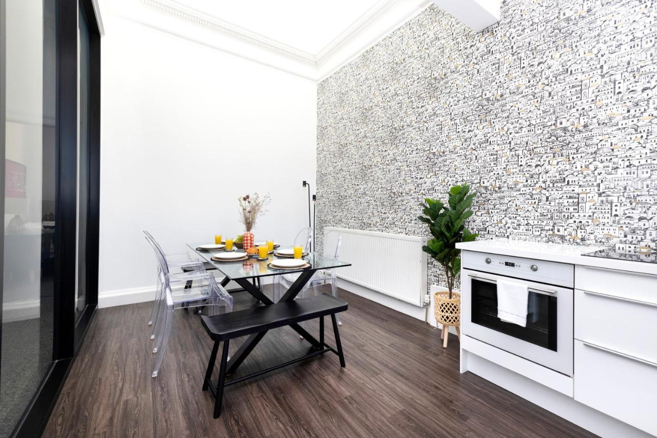 Appartamento Joivy Delightful Flat With Parking Edimburgo Esterno foto