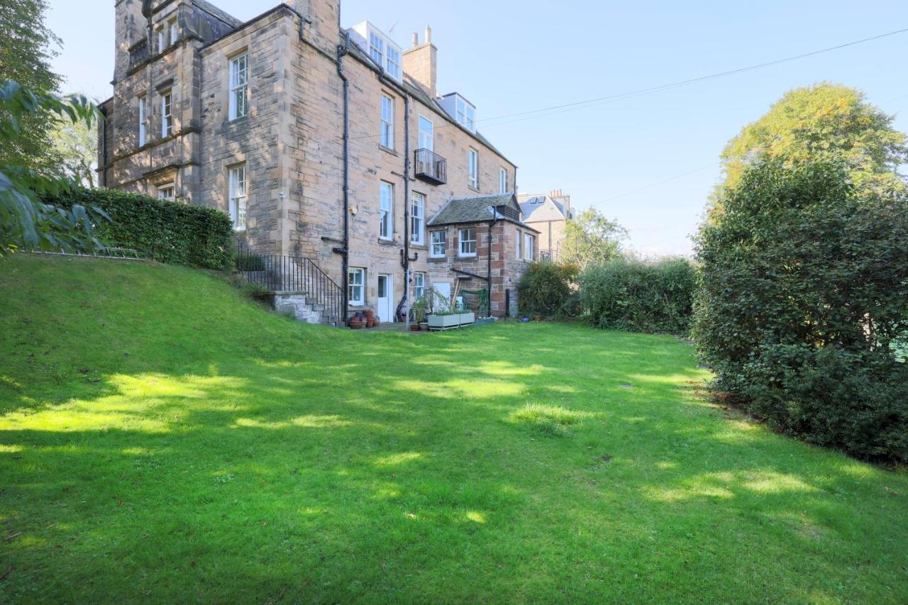Appartamento Joivy Delightful Flat With Parking Edimburgo Esterno foto