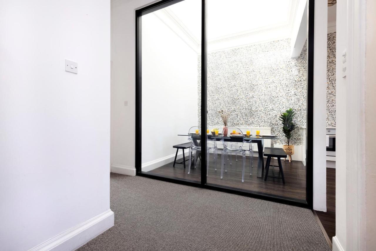 Appartamento Joivy Delightful Flat With Parking Edimburgo Esterno foto