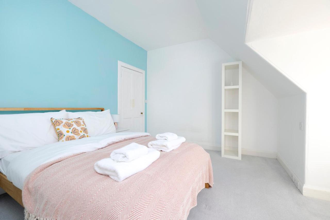Appartamento Joivy Delightful Flat With Parking Edimburgo Esterno foto