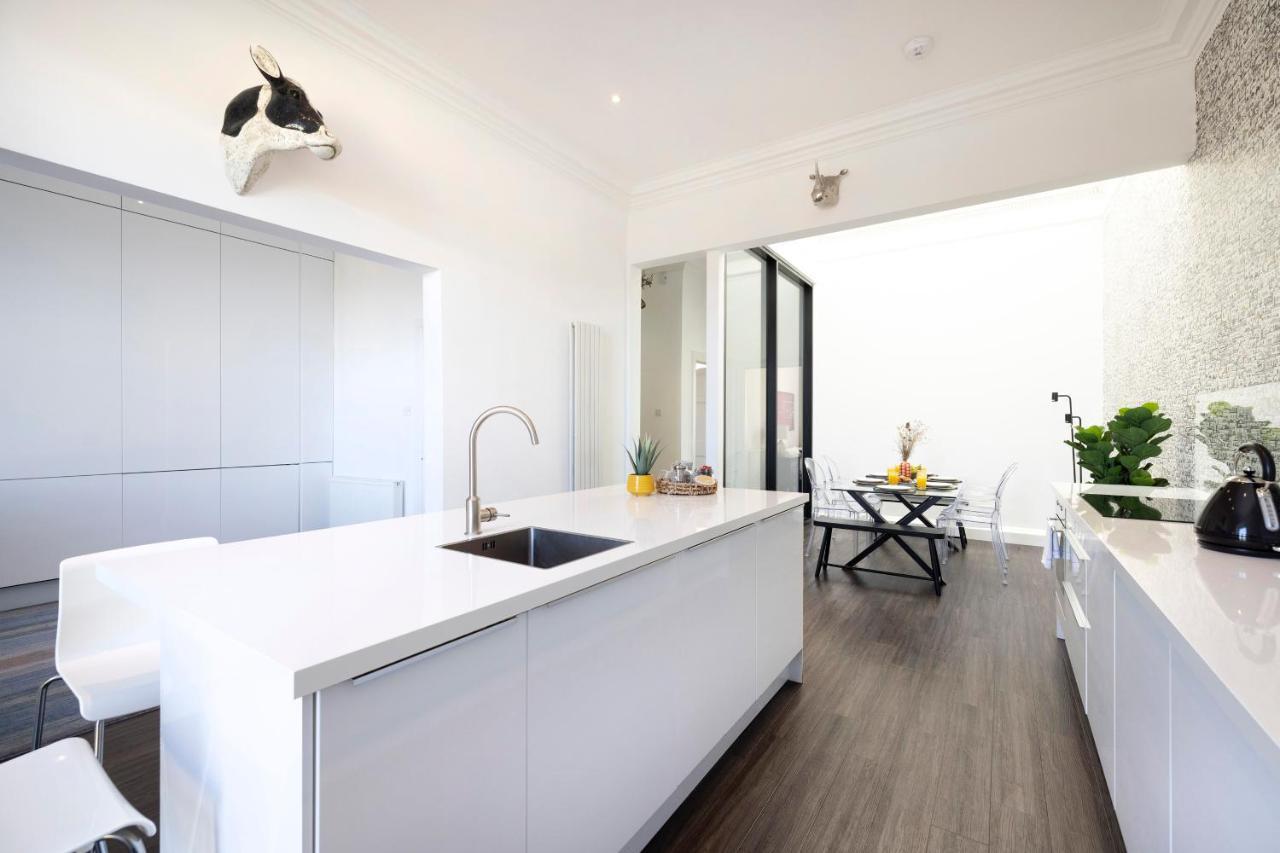 Appartamento Joivy Delightful Flat With Parking Edimburgo Esterno foto