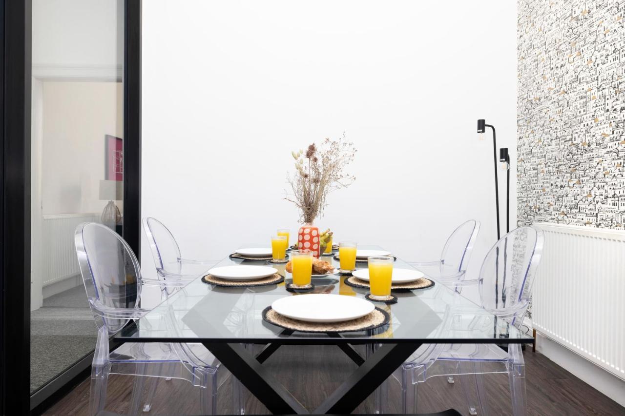 Appartamento Joivy Delightful Flat With Parking Edimburgo Esterno foto
