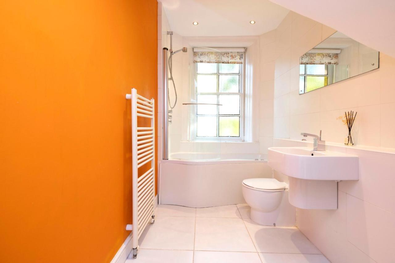 Appartamento Joivy Delightful Flat With Parking Edimburgo Esterno foto